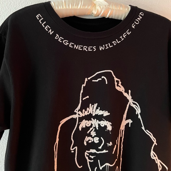 {ED Ellen Degeneres} The Wildlife Fund Gorilla Tee - Picture 5 of 8